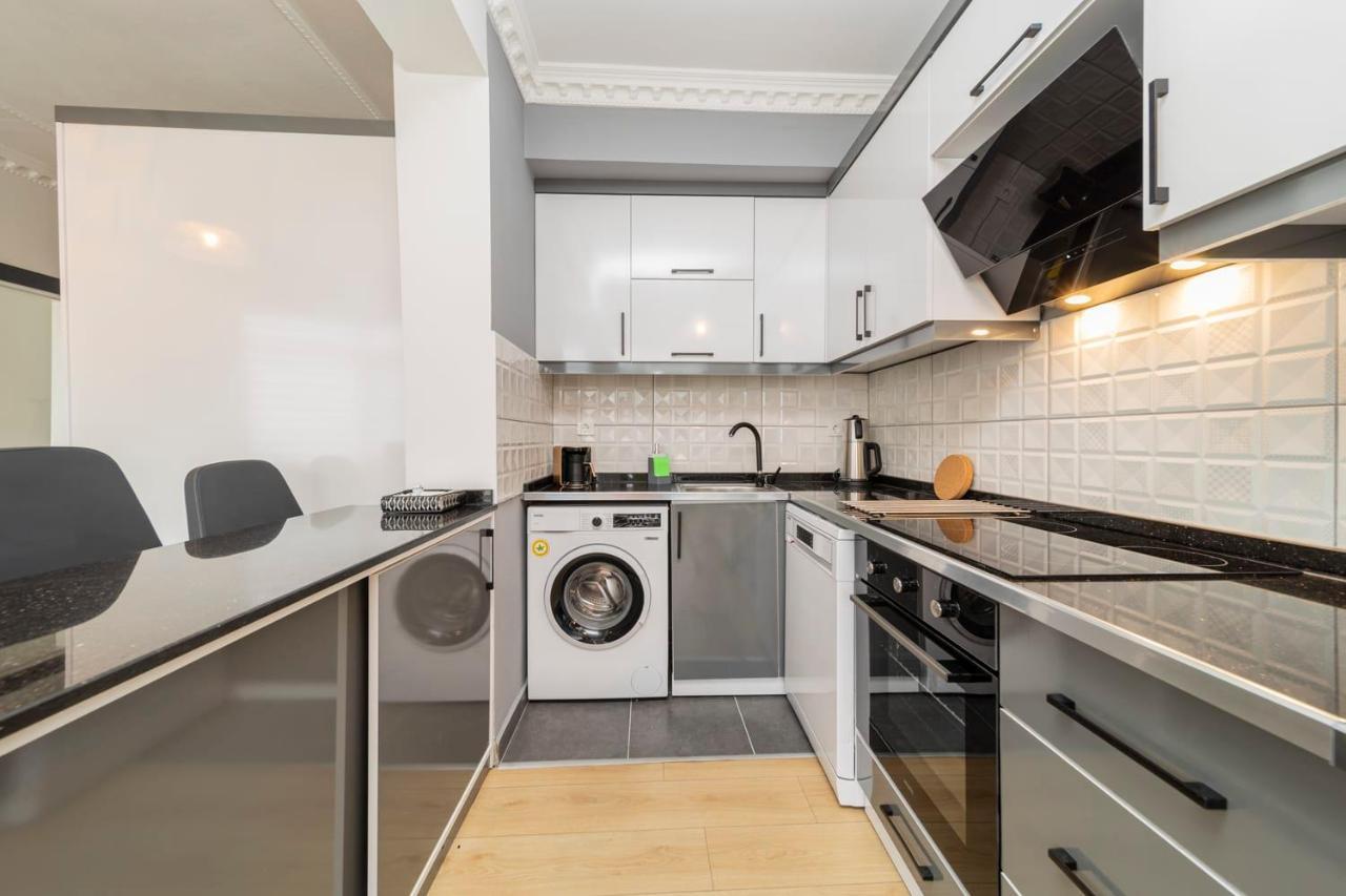 Refreshing Flat Close To Kaleici In Muratpasa Daire